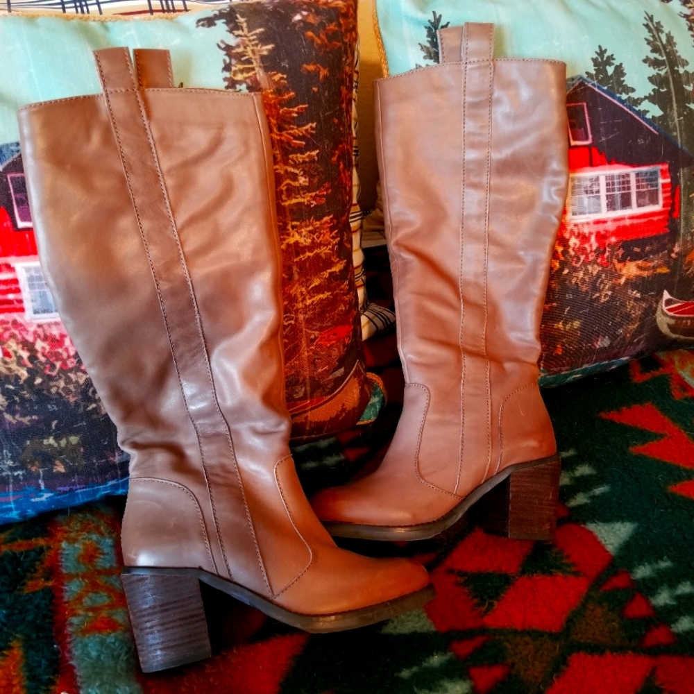 Size 7 Arturo Chaing Women's Smokey Taupe Leather Boots